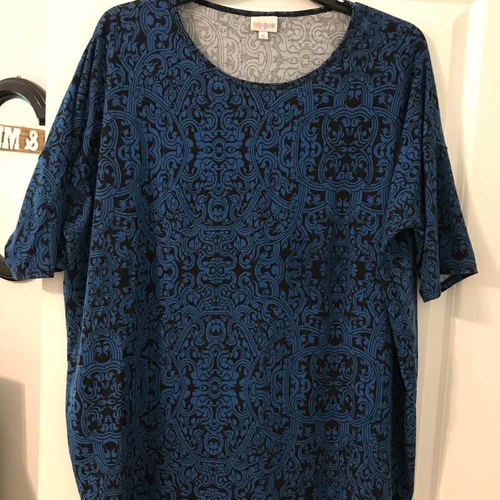 Like new LuLaRoe XL blue Irma w/ pretty pattern!